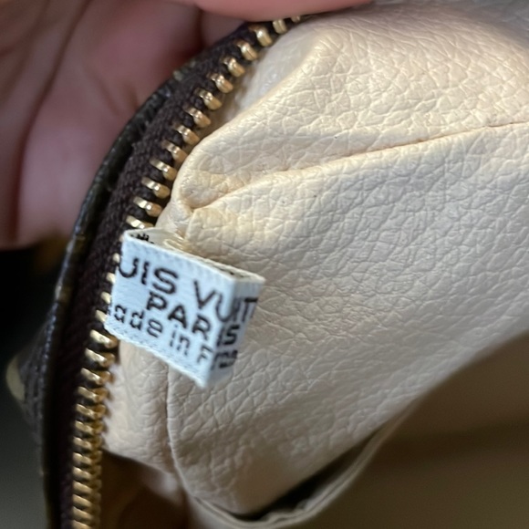 ❌Sold❌Authentic LV Vintage Monogram Toiletry Trousse 28💥 - Picture 12 of 17